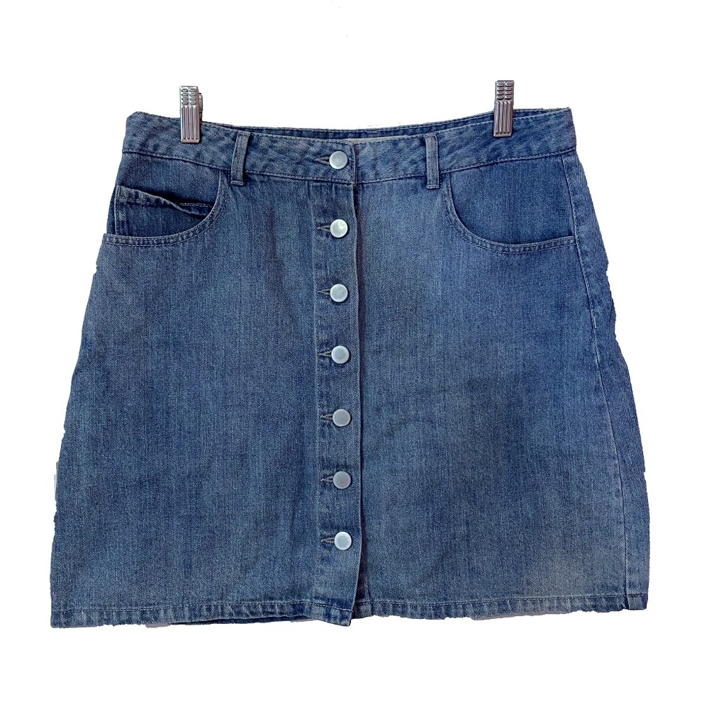 Button-down denim skirt